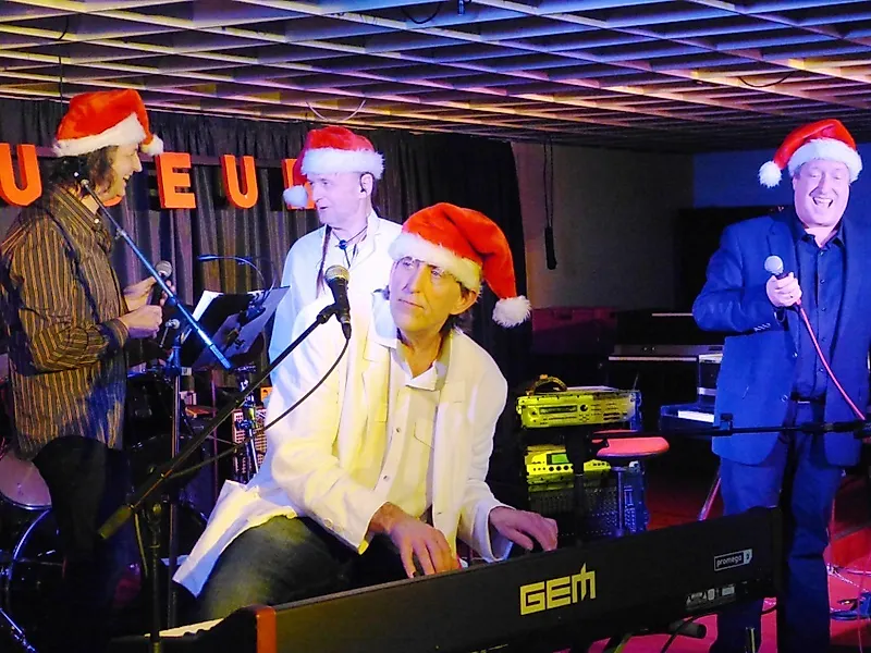 Surfing Christmas - Die Weihnachts Show der Beach Band mit Olivia Mae und Freunden