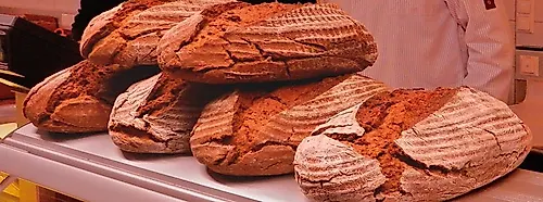 frisch gebackenes Bauernbrot