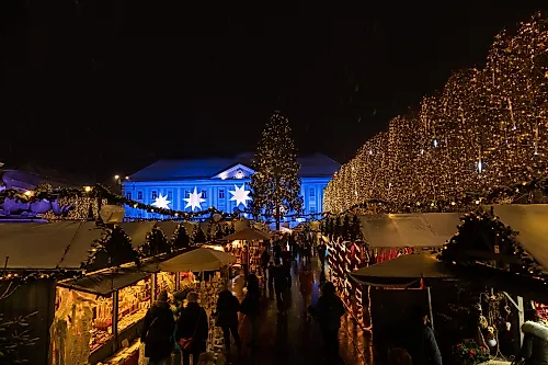 Christkindlmarkt bei Nacht